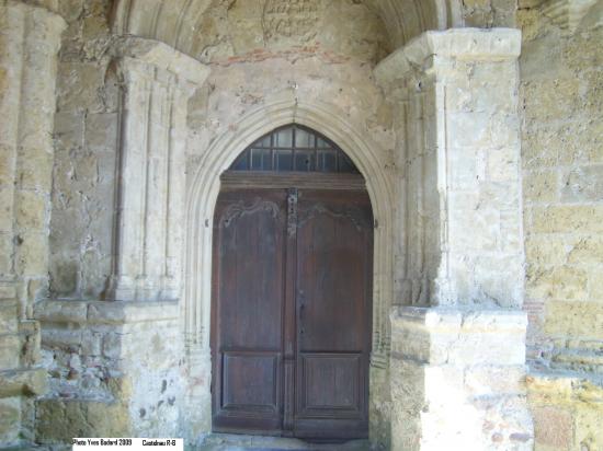 Portes de l\\\'église Saint-Cyr de Castelnau  ©